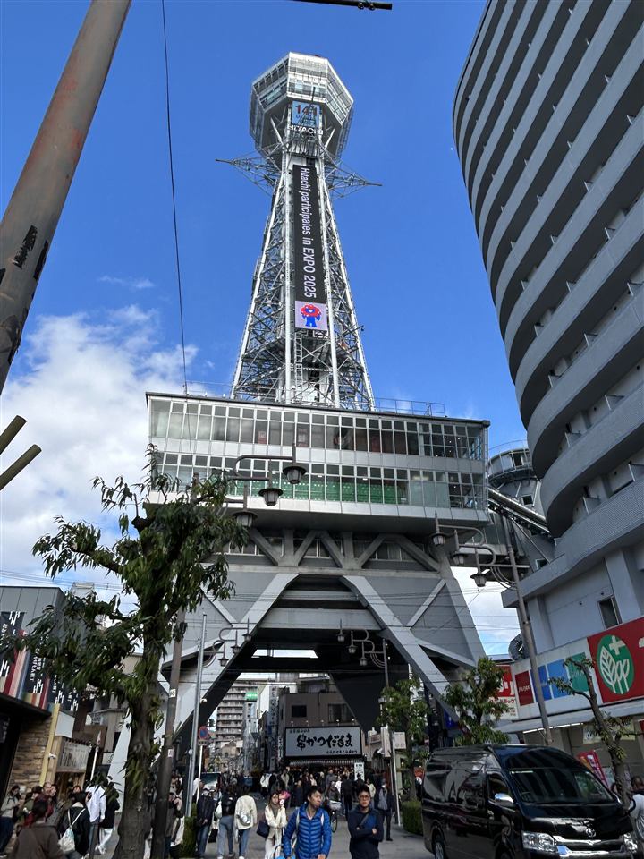 Tsutenkaku Tower above the streets of Shinsekai